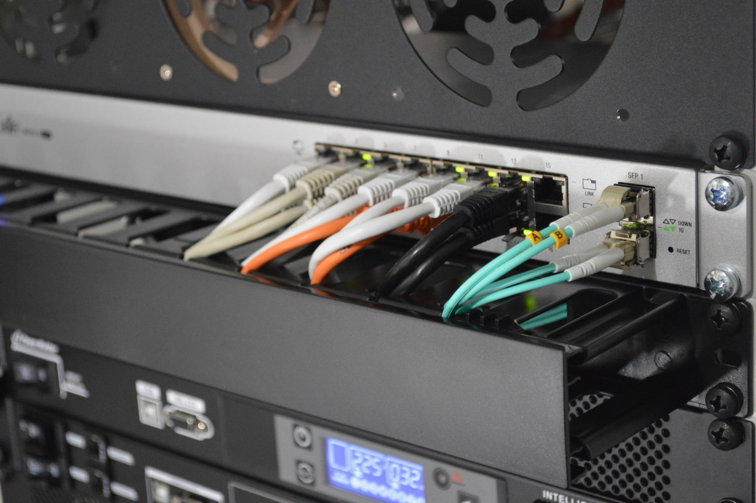 Ventajas de implementar fibra óptica en empresas